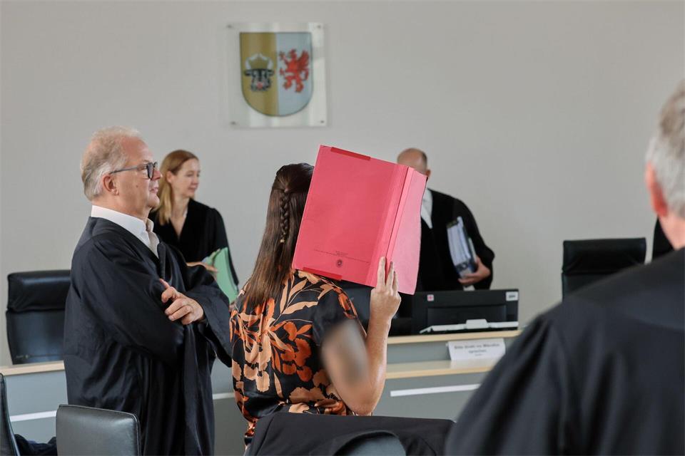 Die Angeklagte spricht vor Gericht unter anderem über die Beziehung zu Fabians Vater.Bernd Wüstneck/dpa