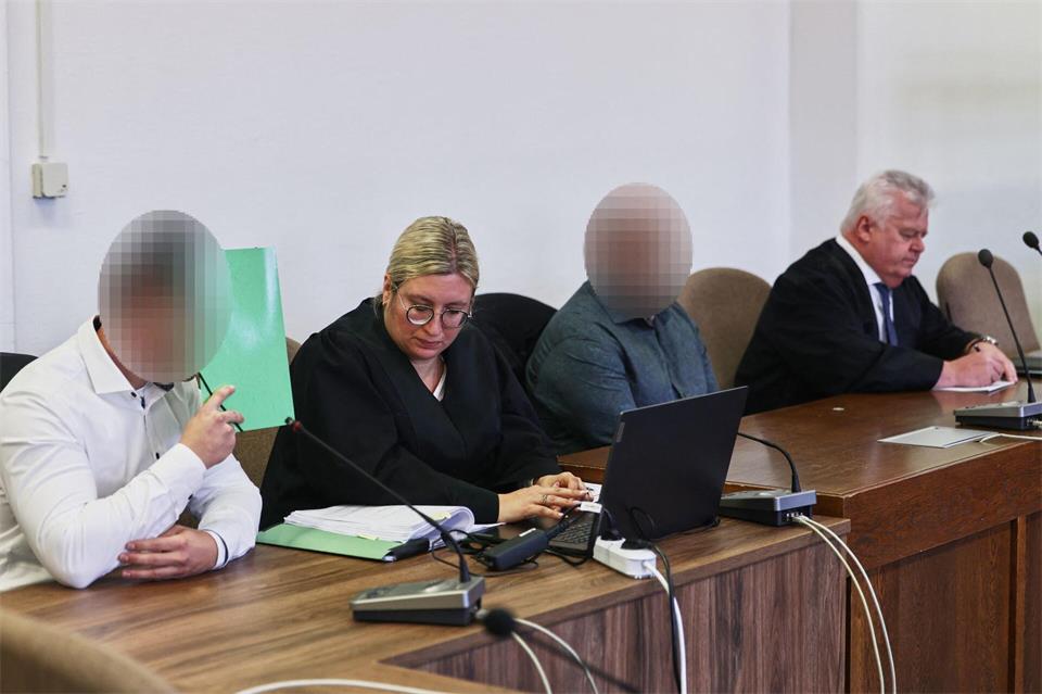 Die Angeklagten gaben an, sie hätten sich durch den Mann bedroht gefühlt.Oliver Berg/dpa
