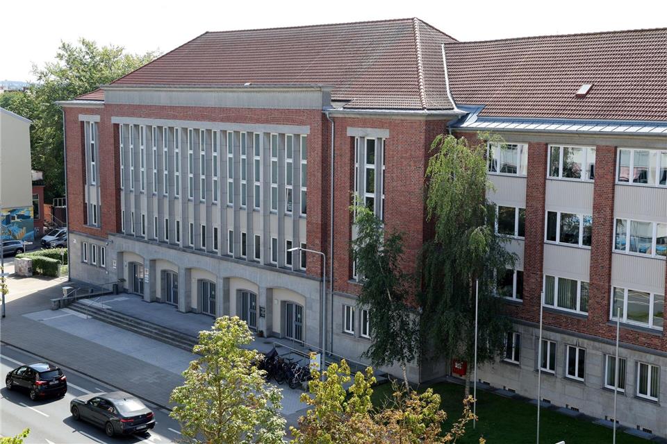Die Angeklagten gelten als gefährdet.Bernd Wüstneck/dpa