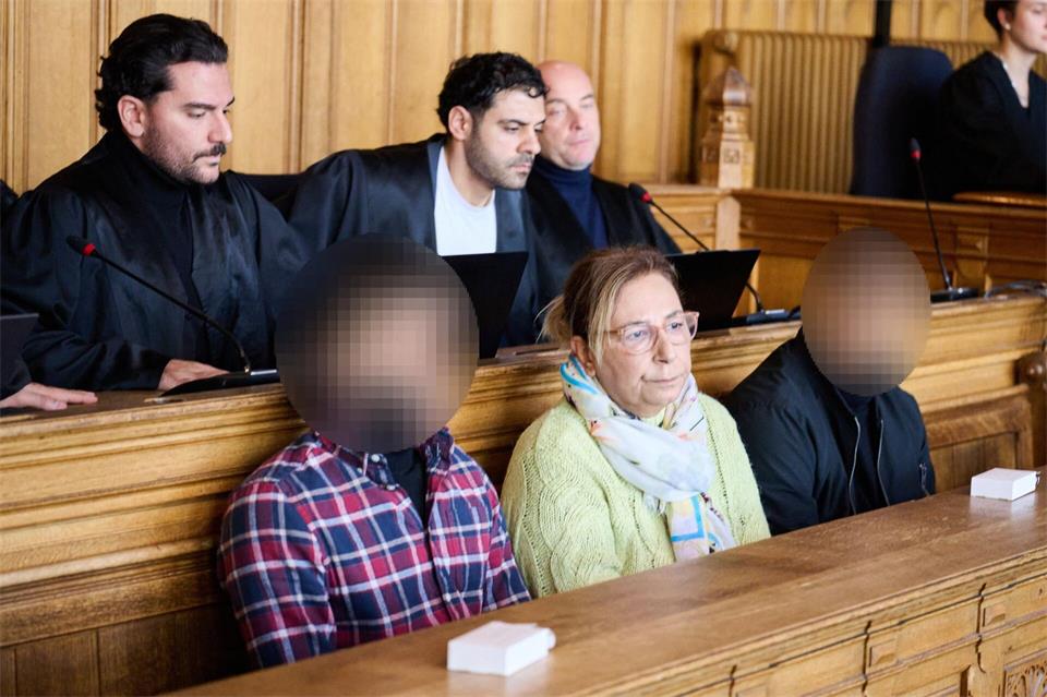 Die Angeklagten sollen für einen blutigen Messerangriff verantwortlich sein.Sina Schuldt/dpa