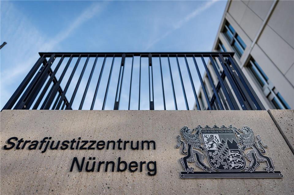 Die Angeklagten sollen mit dem illegalen Arzneimittel-Handel dem Staat einen Schaden von mehr als 1,56 Millionen Euro verursacht haben. (Symbolbild)Daniel Karmann/dpa