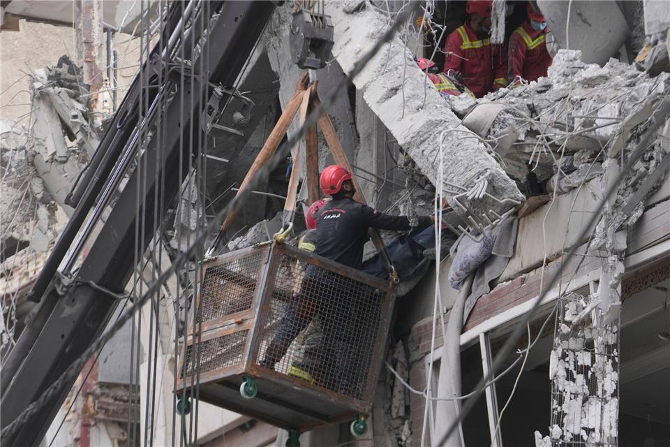 Die Angriffe der USA und Israels auf den Iran dauern an.Vahid Salemi/AP/dpa