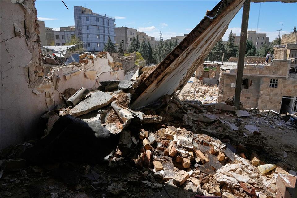 Die Angriffe der USA und Israels auf den Iran dauern an.Vahid Salemi/AP/dpa