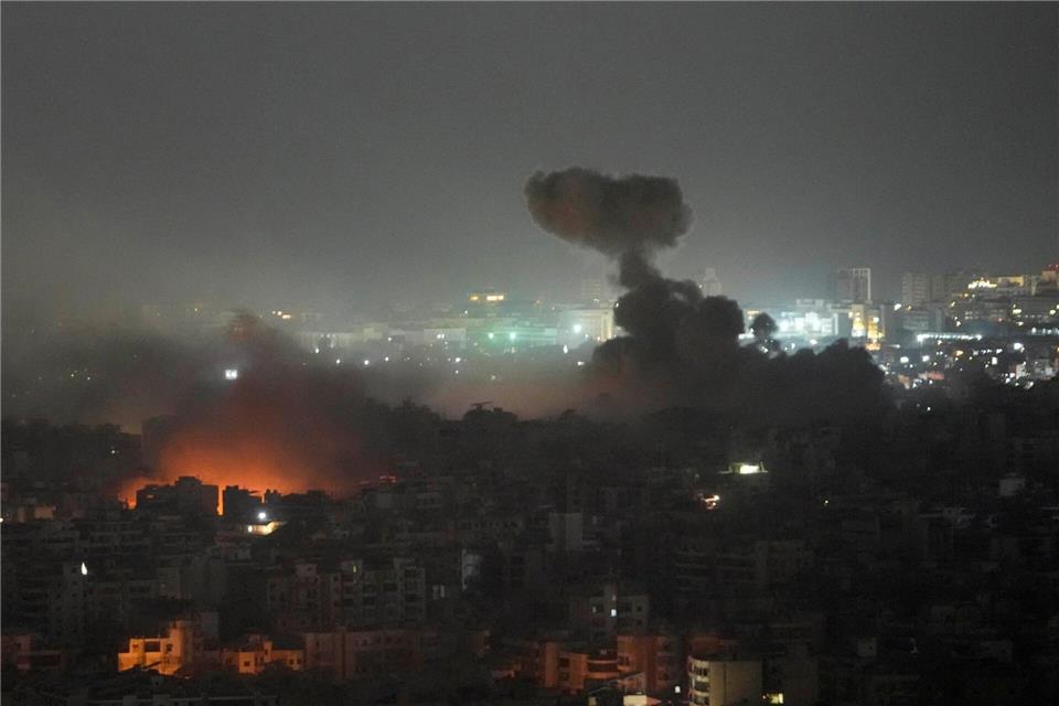 Medien: Iran plant neuen Raketen-Angriff auf Israel Die Angriffe sollen Einrichtungen der Hisbollah-Miliz gegolten haben.Hussein Malla/AP/dpa