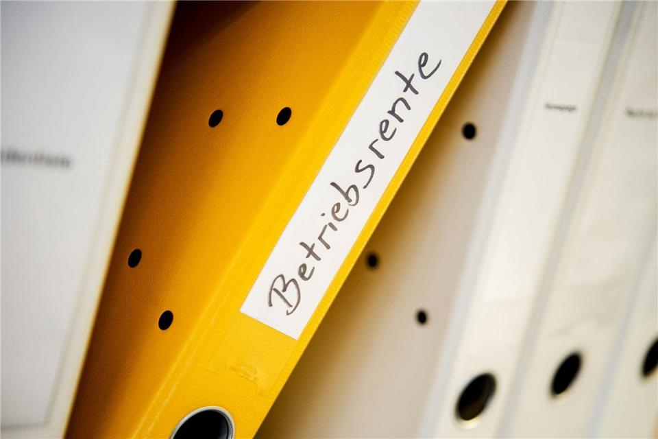 Die Anrechnung von Erwerbseinkommen auf eine Betriebsrente ist zulässig, wenn das in den Versorgungsbestimmungen ausdrücklich geregelt ist, entschied das Landesarbeitsgericht Düsseldorf.Karolin Krämer/dpa-tmn