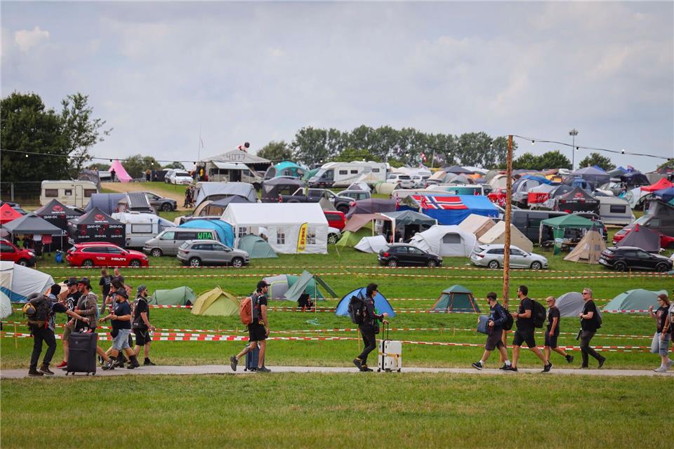 Die Anreise zum Wacken Open Air (W:O:A) läuft auf Hochtouren.Frank Molter/dpa