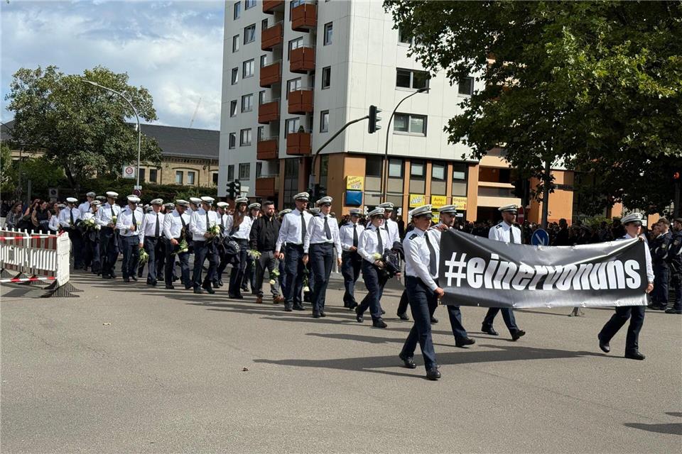 Tiefe Trauer im Saarland - Abschied von getötetem Polizisten Die Anteilnahme am Tod eines erschossenen Polizisten ist großBirgit Reichert/dpa
