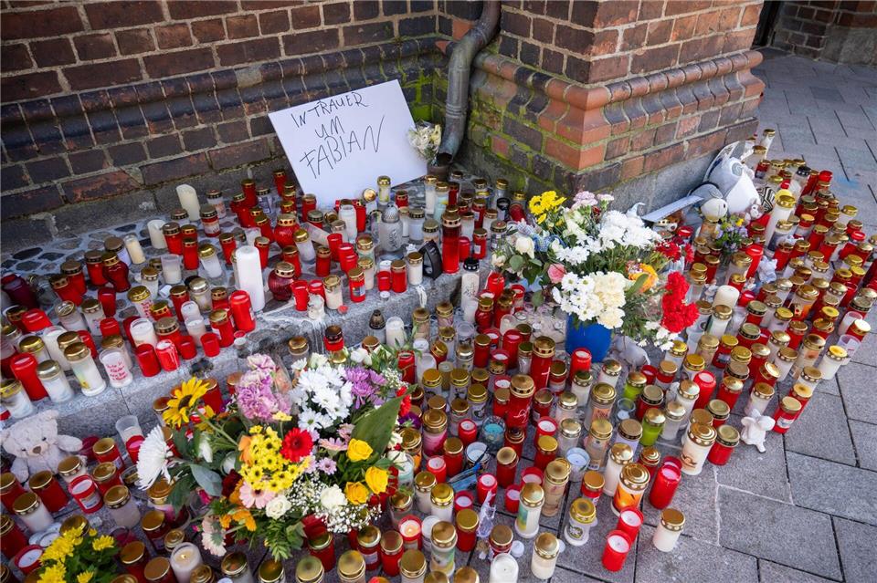 Die Anteilnahme an dem Tod des achtjährigen Fabian ist groß. Stefan Sauer/dpa