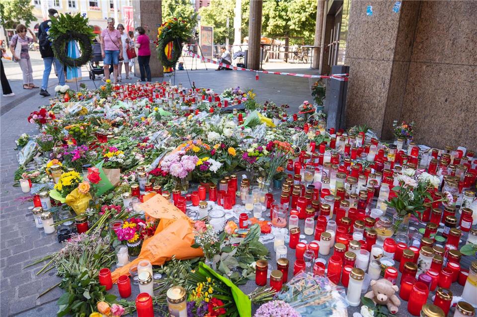 Die Anteilnahme nach dem Messerangriff von Würzburg 2021 war groß. (Archivbild)Nicolas Armer/dpa