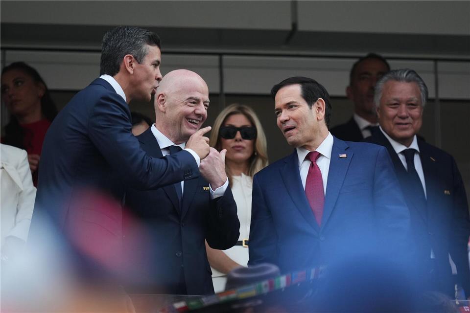 Die Anwesenheit von Paraguays Präsident Santiago Peña hatte seiner Mannschaft bei der Auftaktniederlage gegen die USA kein Glück gebracht. (Archivbild)Andre Penner/AP/dpa