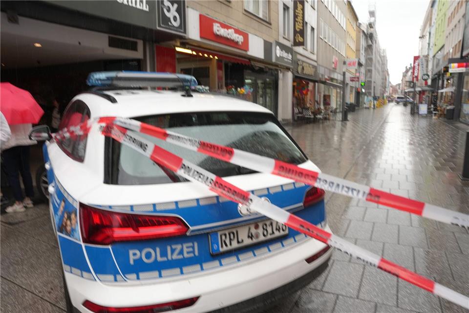 Die Anwohner sollen in ihren Häusern bleiben. Thomas Frey/dpa
