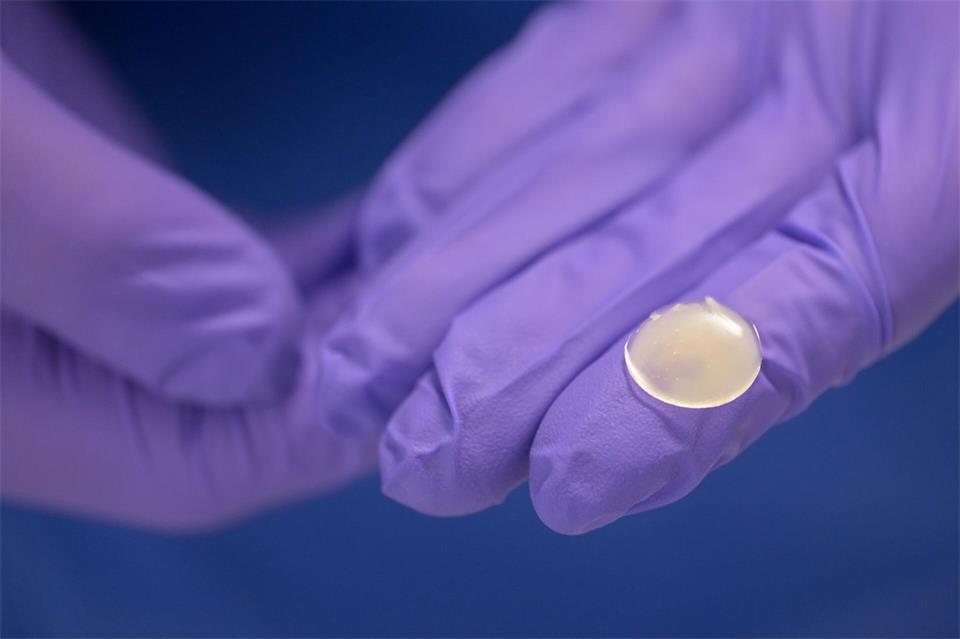 Die Apotheke des Klinikums Oldenburg stellt derzeit Kautabletten mit Erdbeer-Vanille-Geschmack her. Izabela Mittwollen/dpa