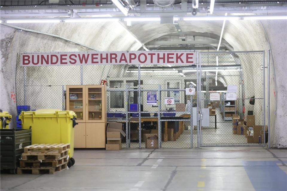 Die Apotheke liegt auf dem Gelände der Feldwebel-Anton-Schmid-Kaserne.Matthias Bein/dpa