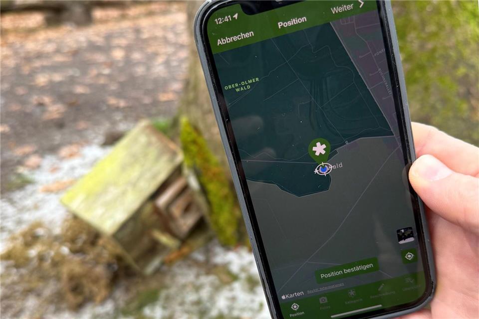 Die App soll schnelle Meldungen vor Ort ermöglichen, wie im Fall eines herabgestürzten Nistkastens für Vögel. Christian Schultz/dpa /dpa