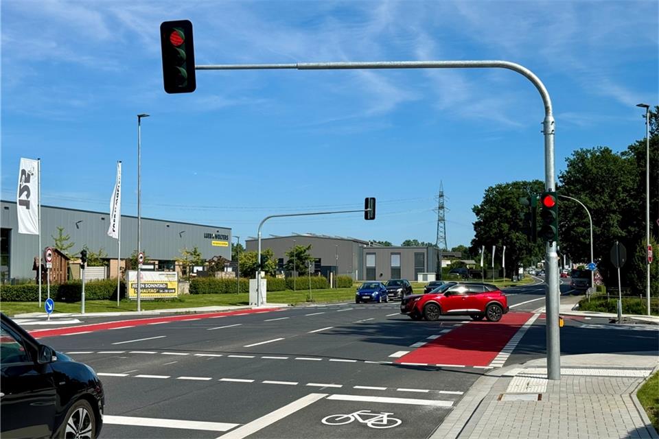 Neue Ampel an der Landwehr in Borken in Betrieb Die Arbeiten an der Landwehr sind abgeschlossen, die neue Ampelanlage ist in Betrieb.