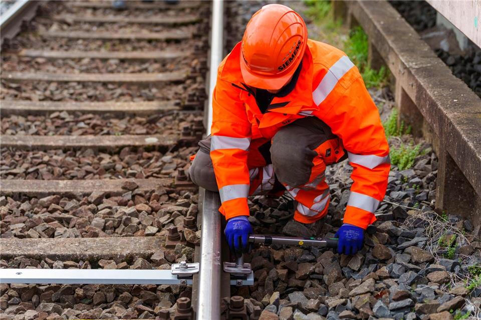 Die Arbeiten dauern fast den gesamten März (Archivbild)Andreas Arnold/dpa