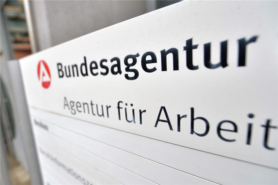 Die Arbeitslosenquote im Juni ist um 0,1 Prozentpunkte gesunken. (Archivbild)Hendrik Schmidt/dpa-Zentralbild/dpa