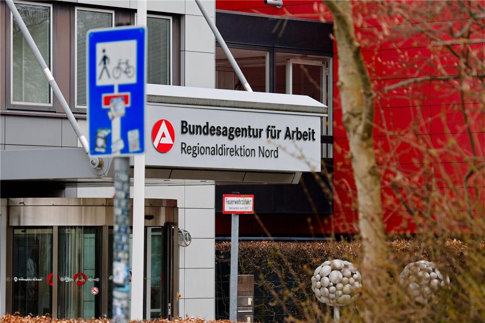 Die Arbeitslosenquote in Schleswig-Holstein liegt bei 5,8 Prozent. (Archivbild) Frank Molter/dpa