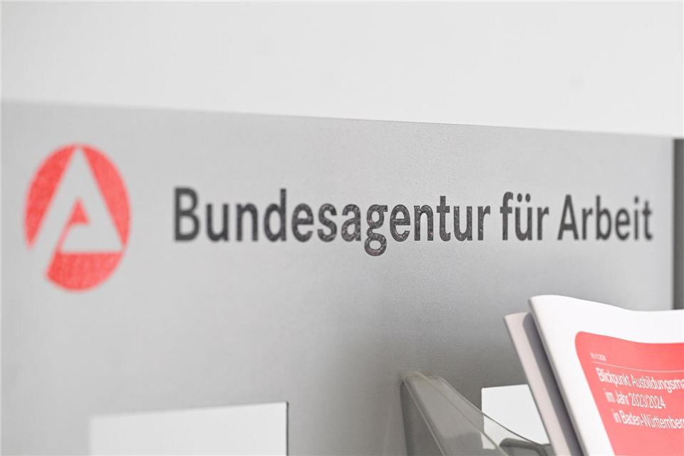Die Arbeitslosigkeit bleibt im Südwesten weiter auf einem hohen Niveau. (Archivbild)Bernd Wei�brod/dpa
