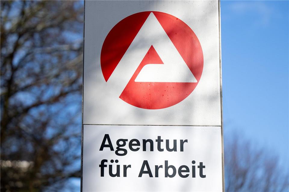 Die Arbeitslosigkeit in Bayern ging nur leicht zurück. (Symbolbild)Sven Hoppe/dpa