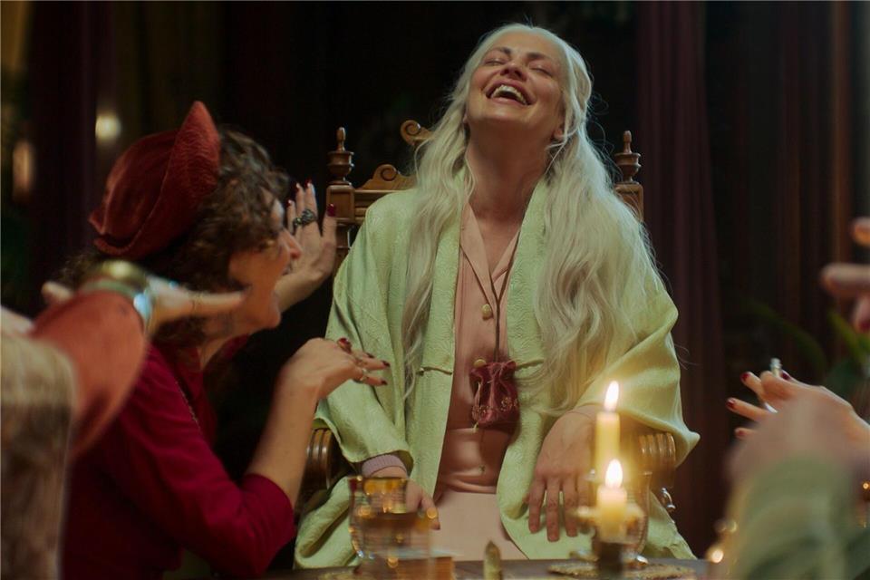 Die Argentinierin Dolores Fonzi stellt in „Das Geisterhaus“ Clara während ihrer letzten Lebensjahre dar. Amazon Prime/filmcontact/dpa