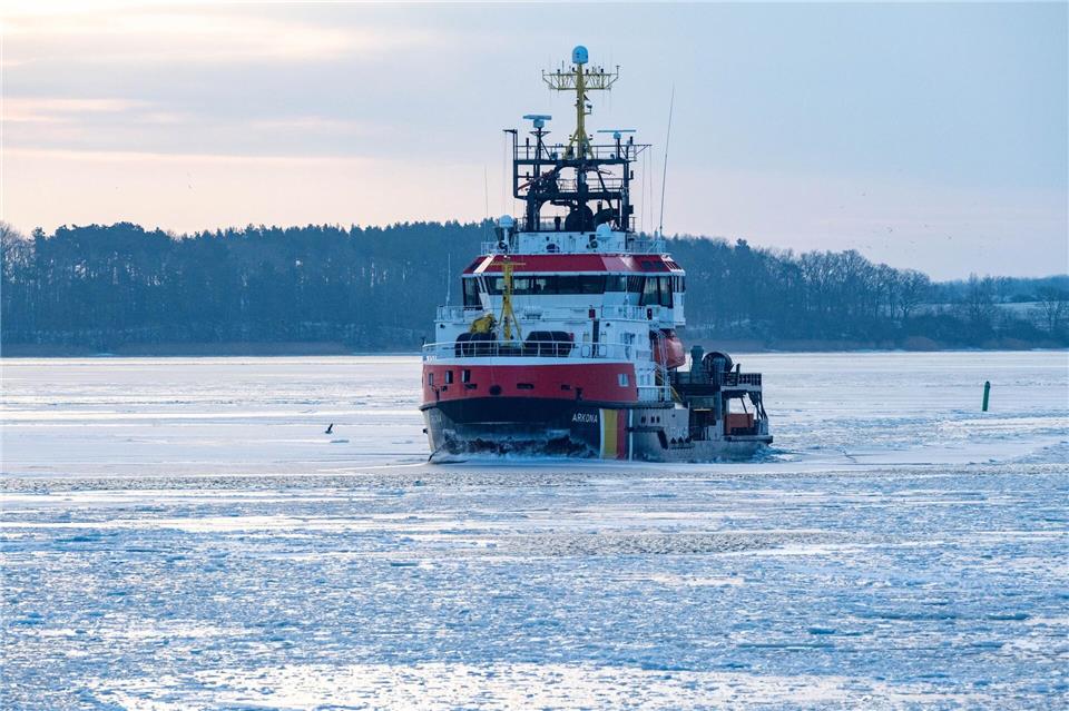 Die „Arkona“ ist der größte deutsche Ostsee-Eisbrecher. (Archivbild)Stefan Sauer/dpa