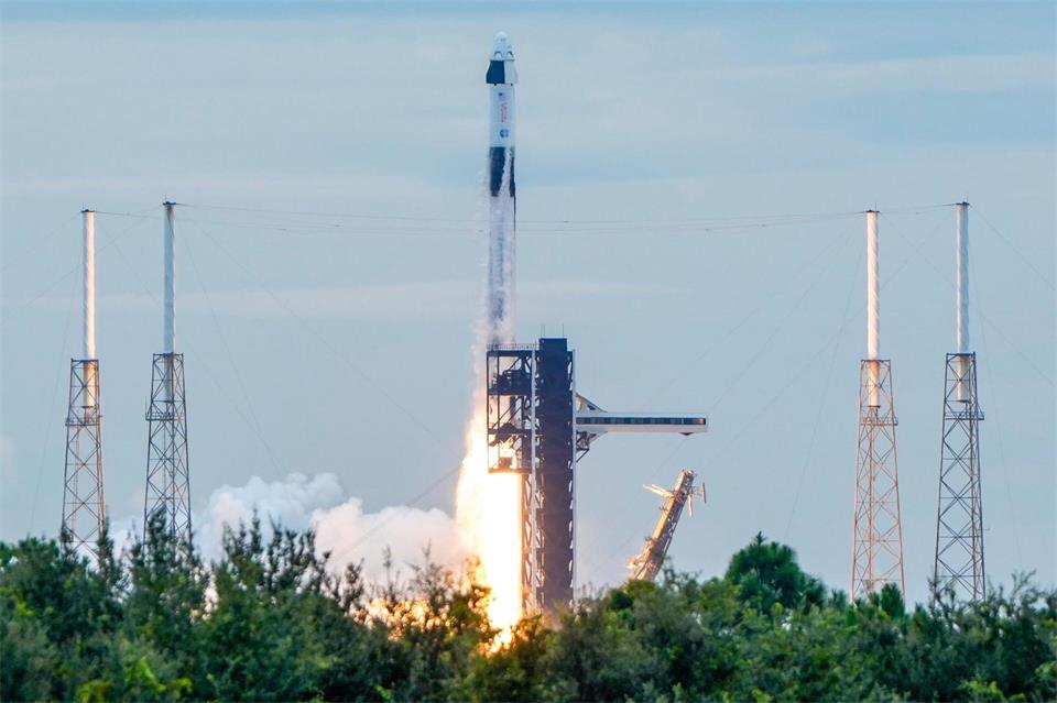 Die Astronauten brachen vom Weltraumbahnhof Cape Canaveral im US-Bundesstaat Florida zur ISS auf.John Raoux/AP/dpa