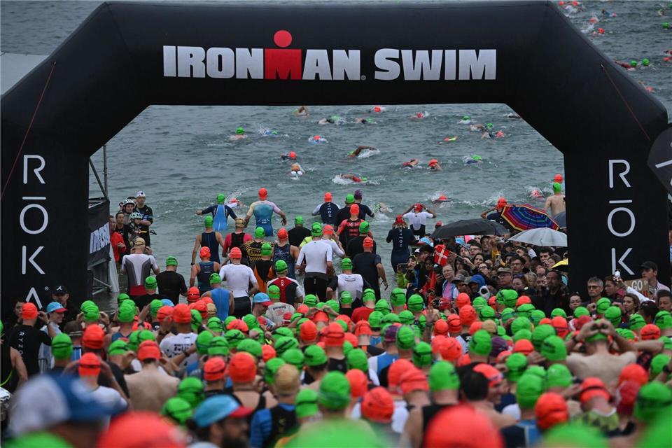 Frankfurter Straßen und Umgebung wegen Ironman gesperrt Die Athletinnen und Athleten starten wie im Vorjahr am Langener Waldsee. Danach geht es auf dem Rad über die Straßen von Frankfurt und dem Umland weiter. (Archivbild)Arne Dedert/dpa