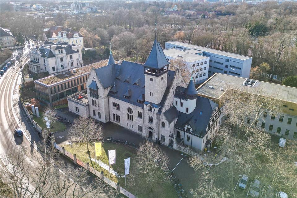 Die Aushänge an der Kunsthochschule sind entfernt worden. (Archivbild)Jan Woitas/dpa