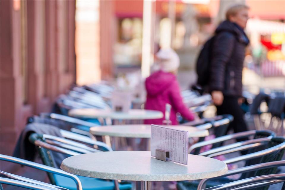 Die Außengastronomie könnte an Ostern bei Sonne und milderen Temperaturen sehr gefragt sein. Andreas Arnold/dpa