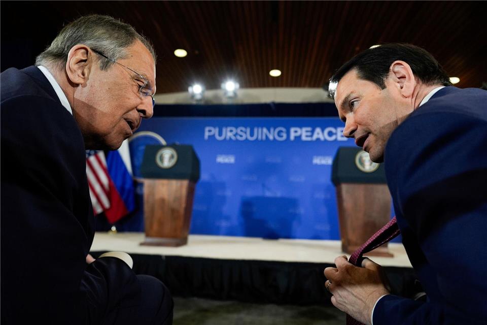 Die Außenminister Russlands und der USA sollen ein Treffen der Präsidenten Putin und Trump vorbereiten. (Archivbild)Julia Demaree Nikhinson/AP/dpa