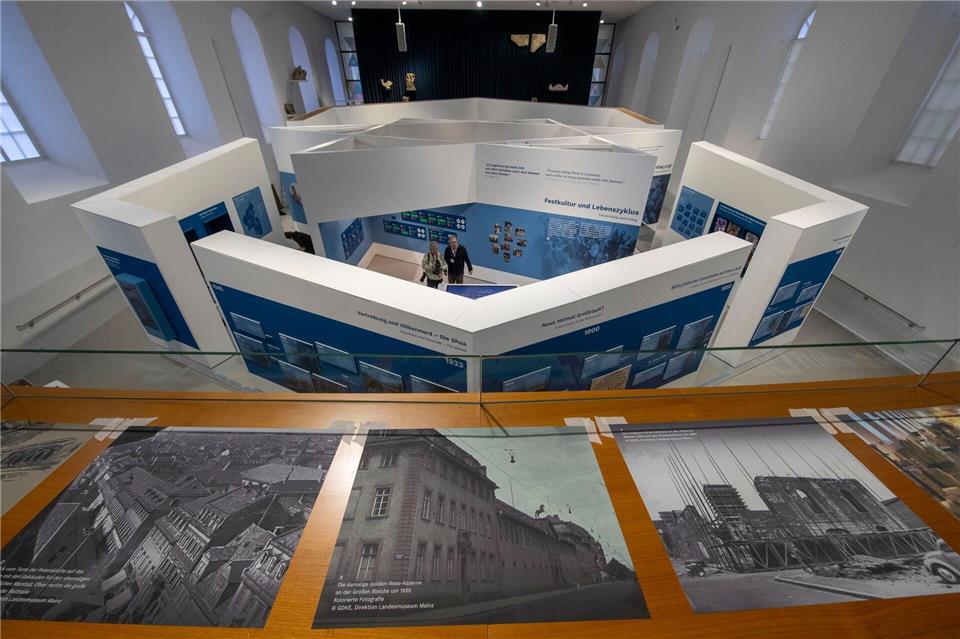 Die Ausstellung ist in der Form eine Davidsterns aufgebaut. Helmut Fricke/dpa