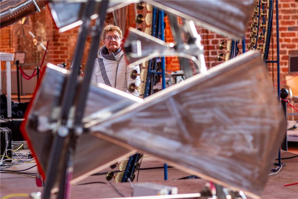 Die Ausstellung ist noch bis Ende März in der alten St.-Georgen-Kirche zu sehen.Jens Büttner/dpa