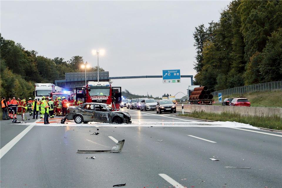 Die Autobahn 3 wurde nach dem Unfall in Richtung Frankfurt gesperrt.Ralf Hettler/dpa