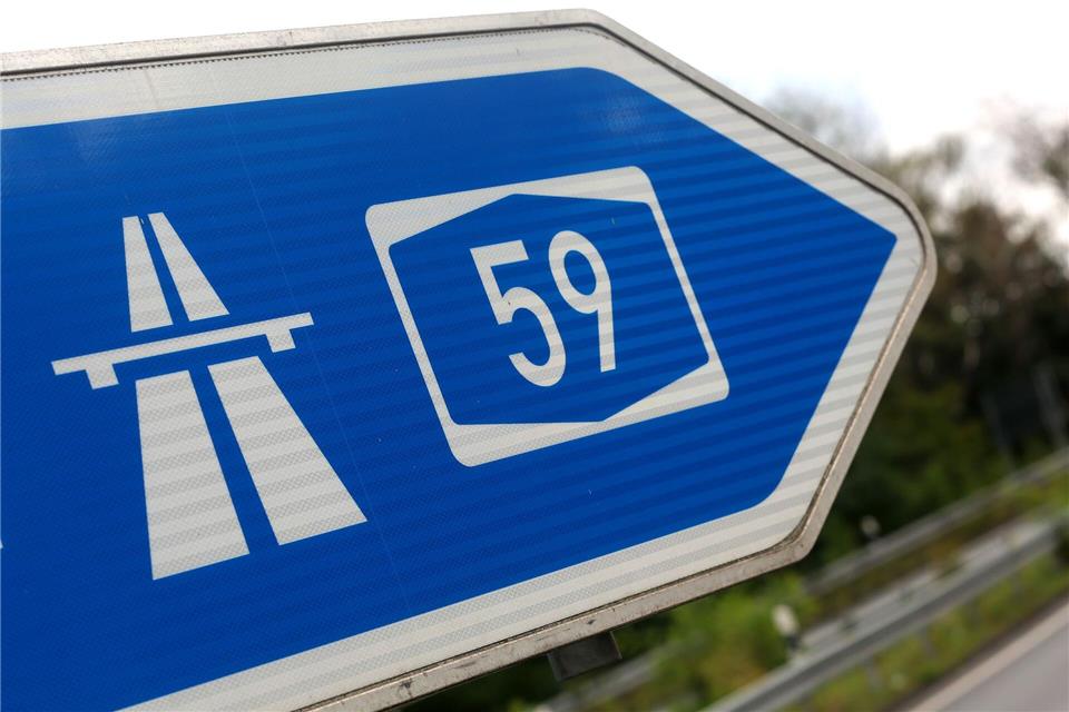 Die Autobahn 59 bei Köln muss wegen einer Weltkriegsbombe gesperrt werden. (Symbolbild)Roland Weihrauch/dpa