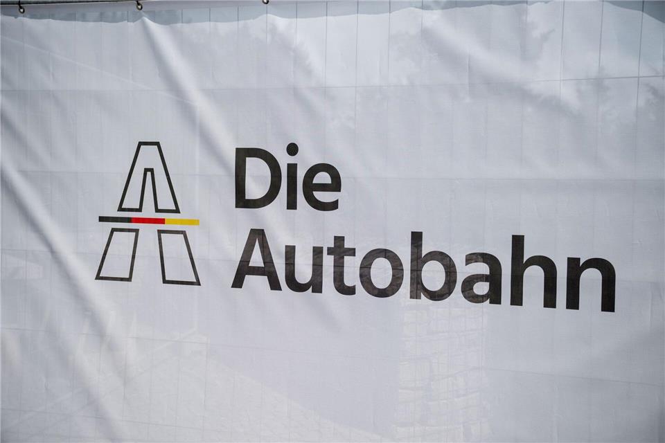 Die Autobahn 70 bei Bamberg muss gesperrt werden. (Symbolbild)Daniel Vogl/dpa