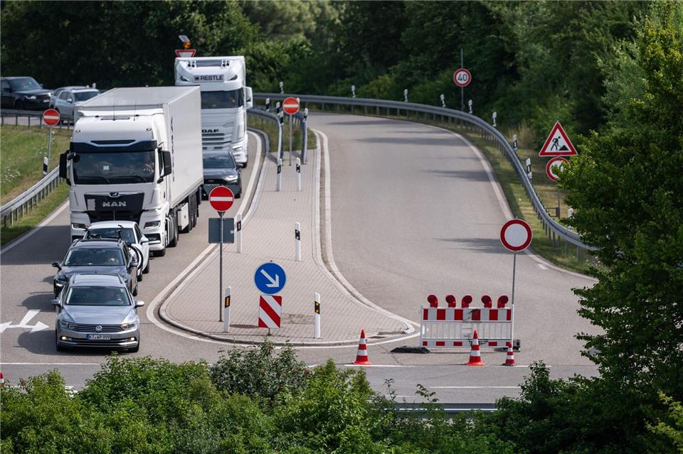 Die Autobahn 81 muss erneut für nächtliche Baumaßnahmen gesperrt werden. (Symbolbild)Silas Stein/dpa