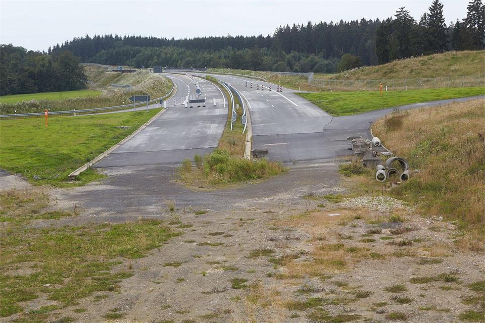 Die Autobahn A1 endet bislang bei Kelberg. (Archivbild)Thomas Frey/dpa