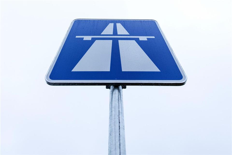 Die Autobahn GmbH informiert über die Sperrungen. (Symbolbild)Friso Gentsch/dpa