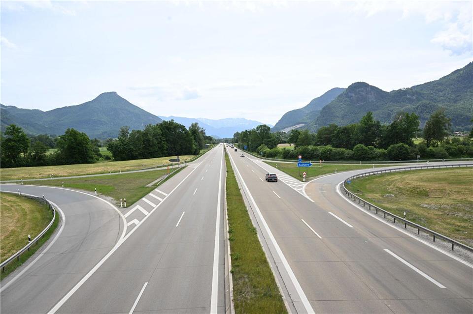 Die Autobahn Richtung Tirol war so leer wie zuletzt in der Corona-Zeit.Felix Hörhager/dpa
