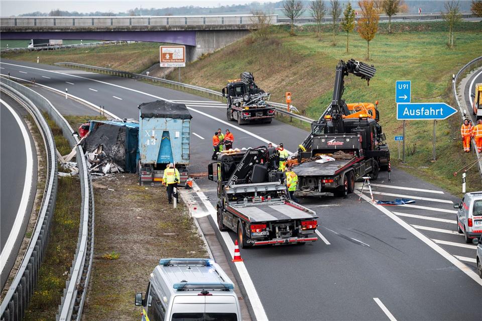 Die Autobahn ist in nördlicher Fahrtrichtung zeitweise gesperrt.Daniel Vogl/dpa