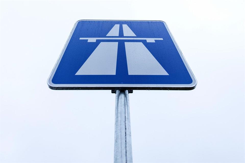 Die Autobahn wird zehn Tage lang gesperrt. (Symbolbild)Friso Gentsch/dpa