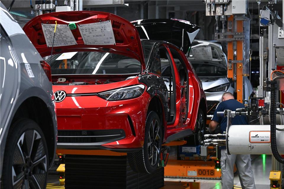 Die Autofabrik von Volkswagen in Zwickau ist auf den Bau von Elektrofahrzeugen spezialisiert. (Archivbild)Hendrik Schmidt/dpa