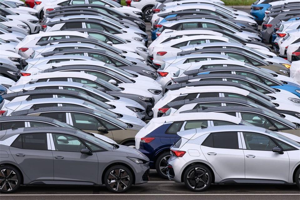 Die Autoindustrie beklagt hohe US-Zölle. (Archivbild)Hendrik Schmidt/dpa