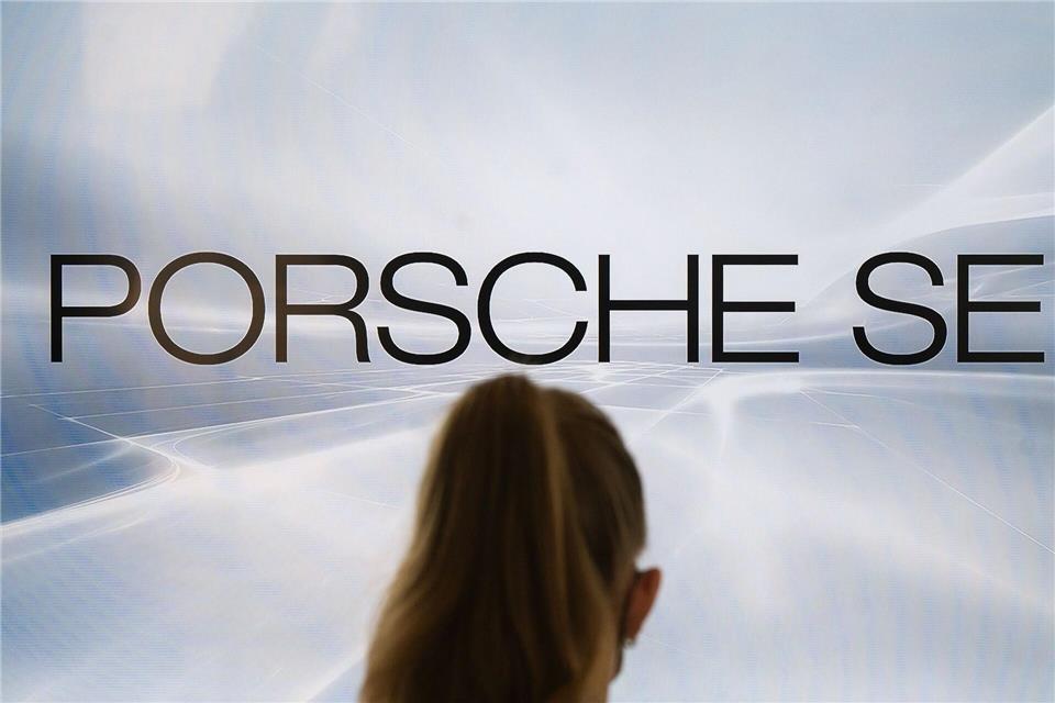 Die Autokrise belastet auch die Porsche SE. (Archivbild)Marijan Murat/dpa