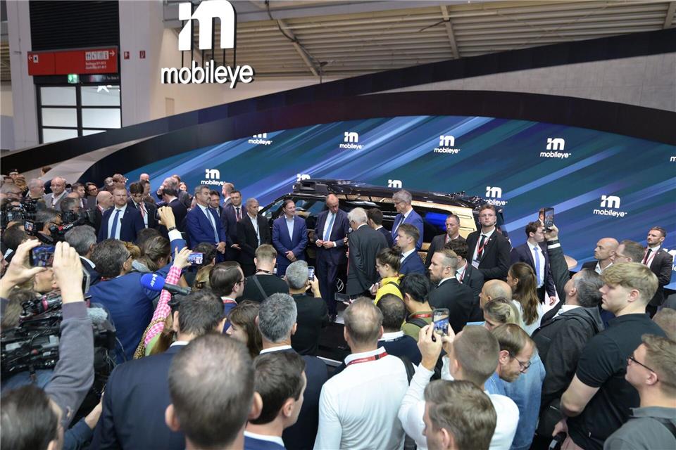 Die Automesse IAA war mit einer halben Million Besuchern eines der Großereignisse des Sommers in München. (Archiv) Peter Kneffel/dpa