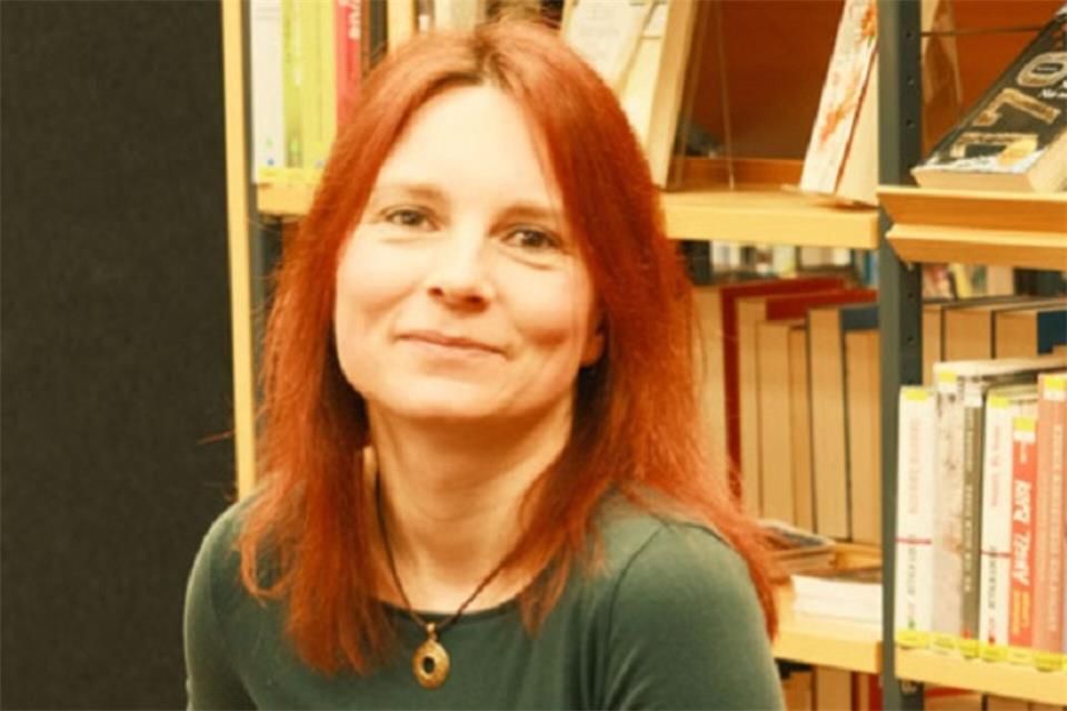 Die Autorin Katja Angenent wird die neue Lesungs-Reihe mit Texten über Sagen und Legenden eröffnen.