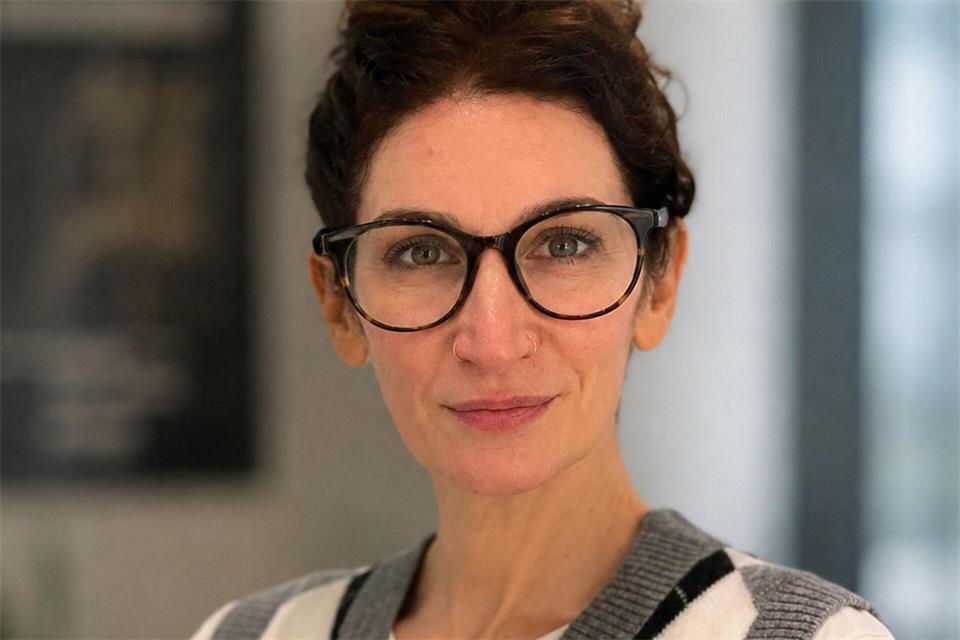Die Autorin und Regisseurin von „Doitscha - Alles geht vorüber“, Ester Amrami. (Archivbild)Andreas Dobslaff/dpa