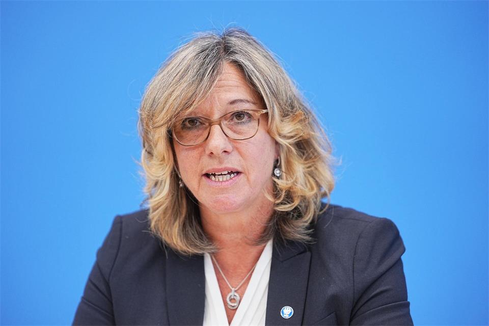 Die BKA-Vizepräsidentin Martina Link sieht eine zunehmende Zahl von Fällen. (Archivbild) Michael Kappeler/dpa