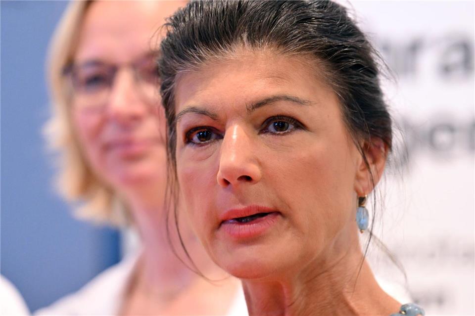 Die BSW-Spitze mahnt den Landesverband Thüringen zum Rückzug aus der Brombeer-Koalition. (Archivbild)Martin Schutt/dpa